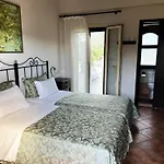 Stalakton Country Maisonettes *